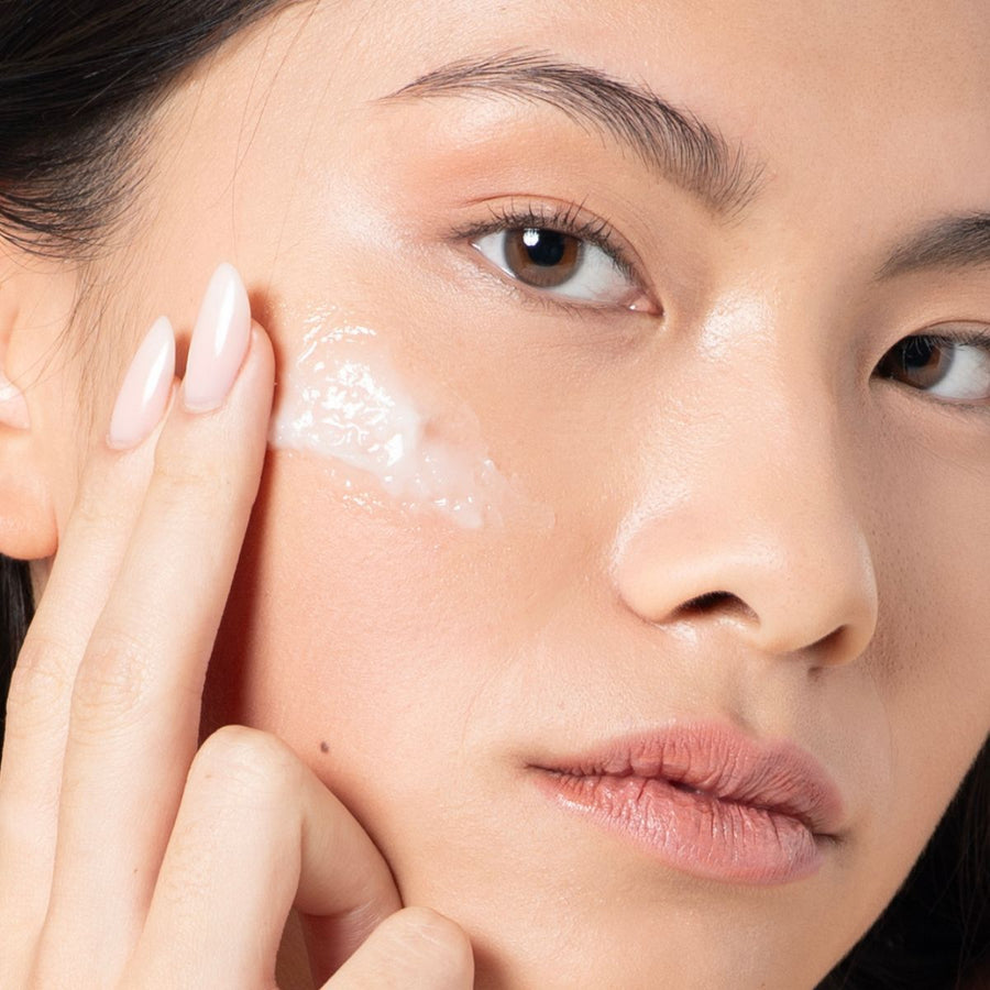 Pelle idratata in 5 passi: la routine viso