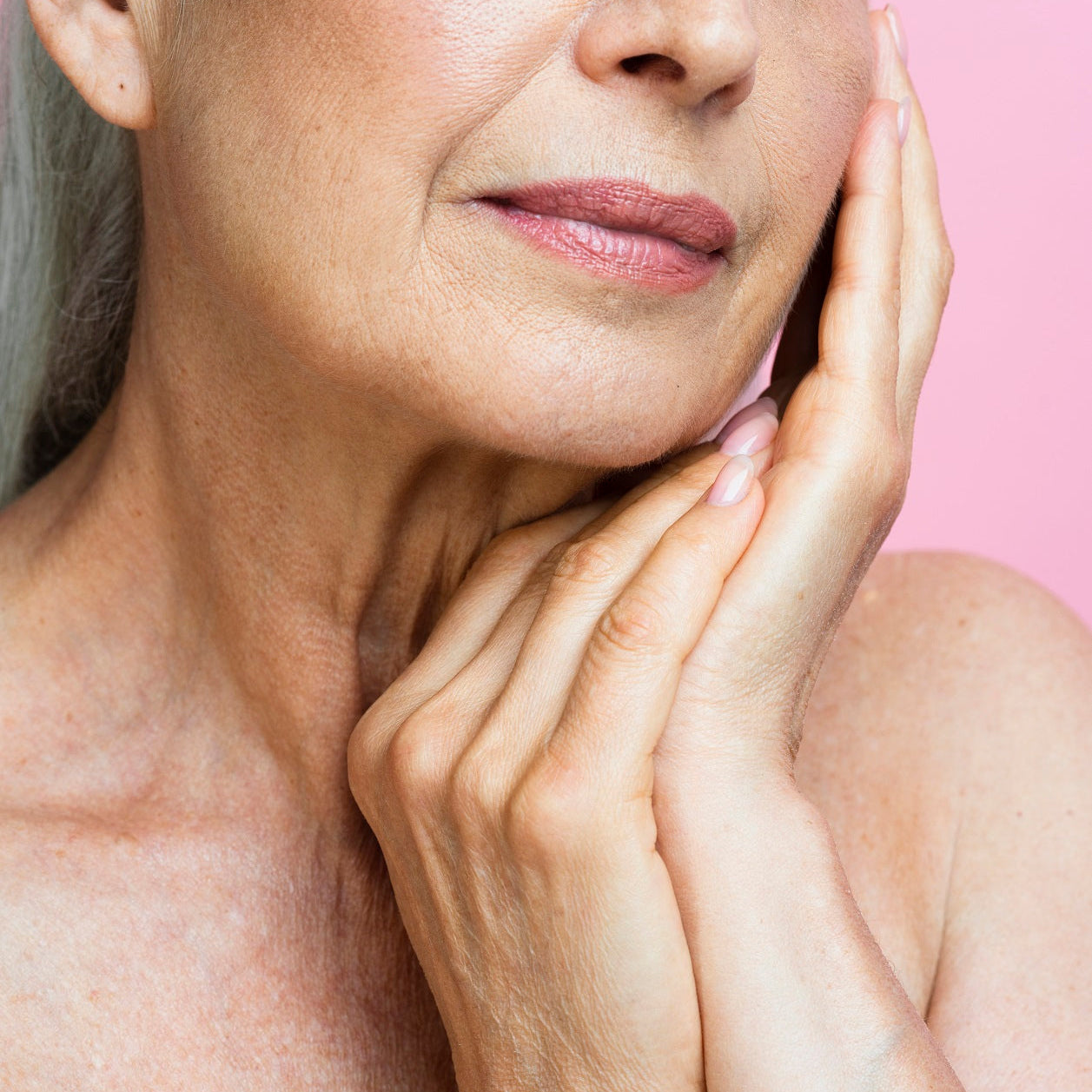 Anti age: trattamenti e segreti per una pelle compatta