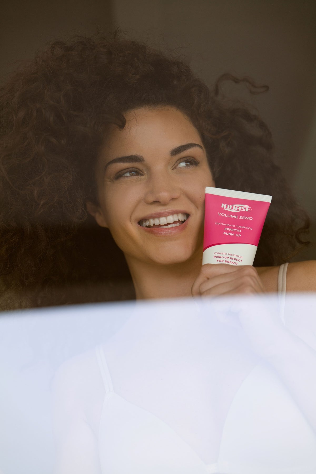 Creme für voluminöse Brüste